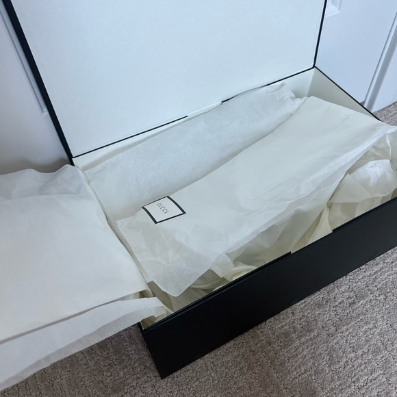 Gucci GG MARMONT MEDIUM SHOULDER BAG - BLACK - Picture 10 of 10